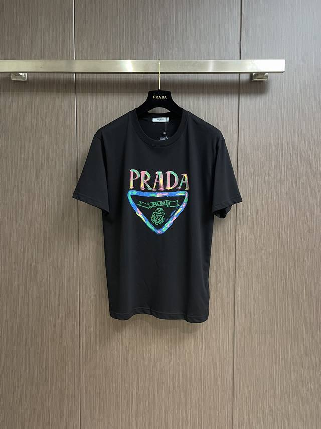 Prada 2024Ss新款手绘款圆领短袖t恤，定制纯棉面料，无论是上身舒适度还是都是无可比拟的存在 尺码：Xs-L