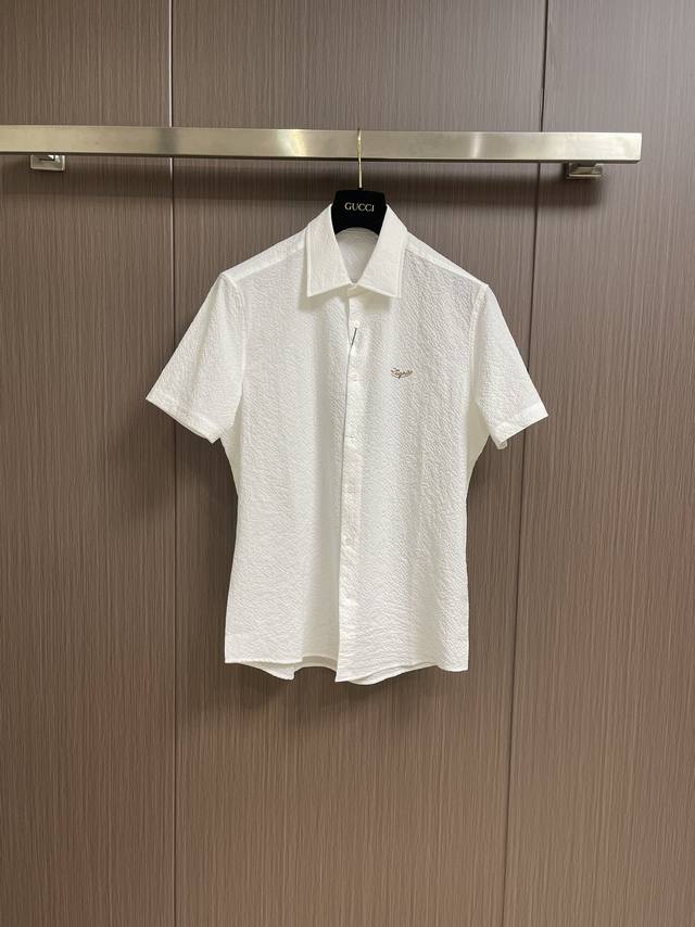 Zegna 2024Ss春夏新品短袖衬衫，120支精梳棉，立挺亲肤有光泽，独具一格的刺绣，彰显高雅格调，天然彩贝纽扣作为点睛之笔，于细节处体现优雅不凡，独特的领