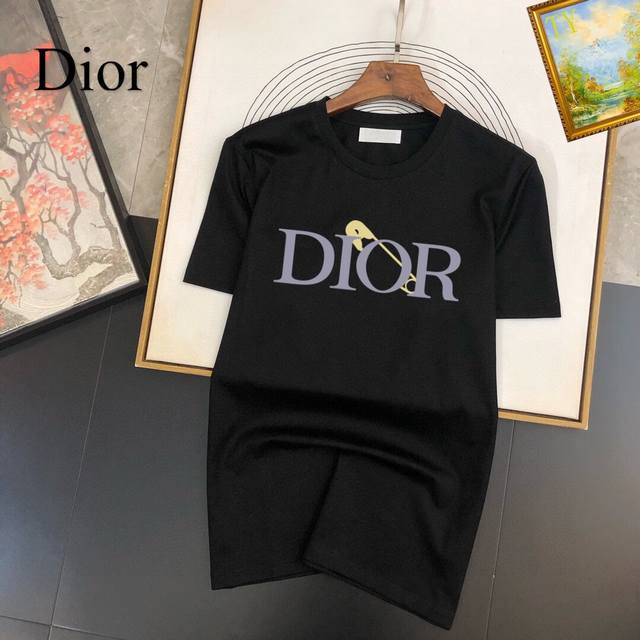 Dior 2024最新男士高端好货，胸前字母徽标印花图案增添活力感！最经典一目了然的干净与纯粹的结合.必入款推荐！选用190克双股丝光面料制成 纹理清晰，尽显高