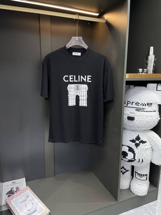 Celine* 2024Ss新款t恤 这款极简主义设计和精美细节于一身。经典的标志性的字母大方气质屹立！270G定制定染太空棉面料，如此时尚高级感！双肩拉锁链底