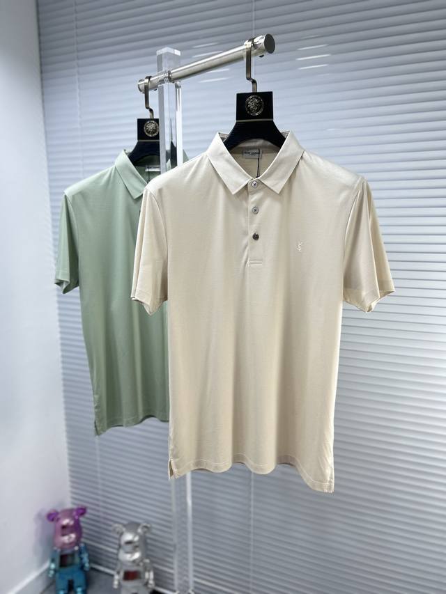 Ysl*圣罗兰 Ss24夏季新款翻领polo衫 雍容华贵的品牌风格，客供进口面料，手感丝滑细腻有光泽， 做出来的衬衫也是版型垂顺挺括，并且还抗皱抗起球，贴身穿着