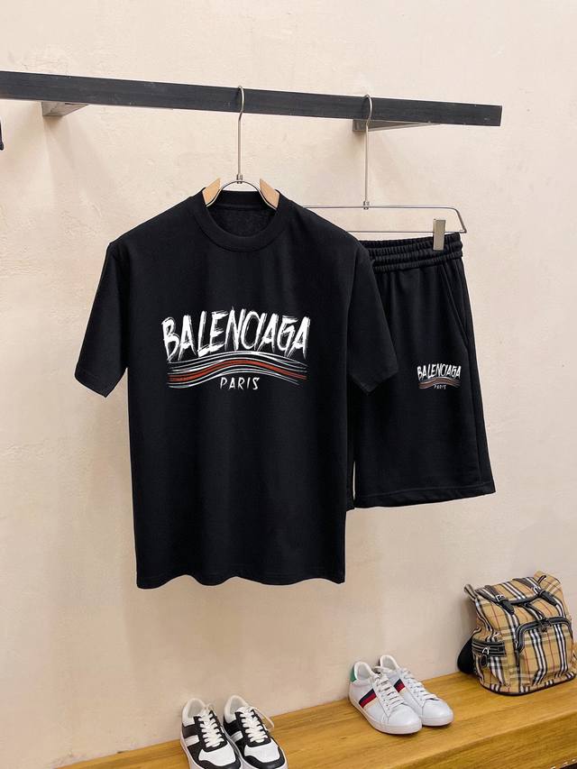 品牌 Balenciaga 巴黎世家 2024新款男士短袖短裤套装！官网同步销售！市面高端版本！手感细腻柔软！让你穿着更加舒适！立体裁剪版型超赞！尺码:M-5X