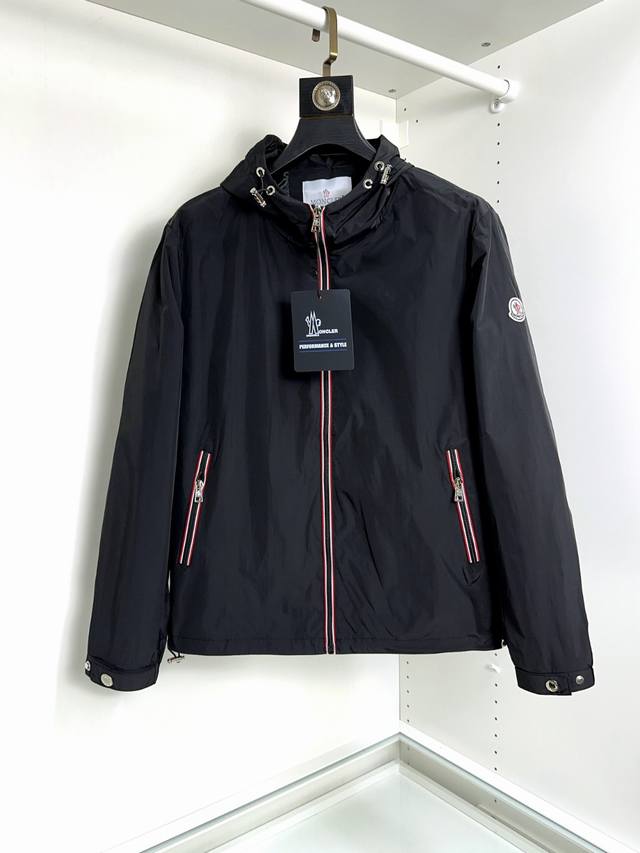 Moncler 蒙口 原版五金！夹克棉服！早春专柜新款休闲时尚棉服夹克外套 多口袋工装设计！保暖棉服超前卫设计风格 细腻舒适 穿着非常轻便不易起皱。多重重工艺