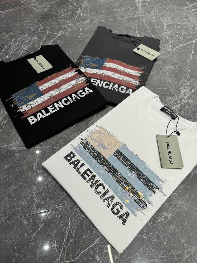 BALENCIAG*巴黎世*家24S新款短袖T恤.男女同款！怀旧风复古图形设计.300g纯棉面料.舒适柔软细腻润滑.上身舒适 轻松驾驭......胸前采用5D热