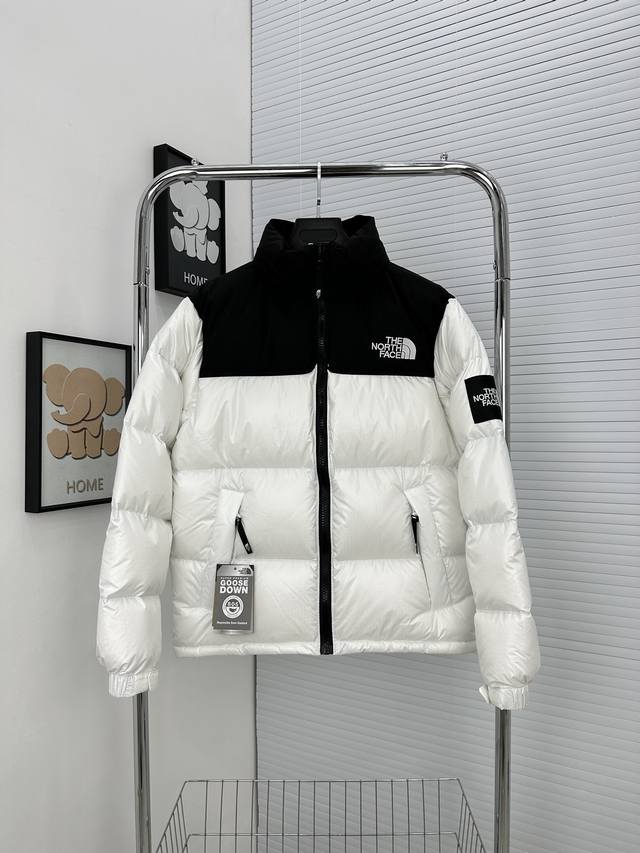 The North Face｜北面Nuptse1996大格子 北面羽绒服 珍珠白 刺绣采用进口田岛绣花 万针刺绣，采用进口7号针，日本女皇绣线，保证每字饱满工、