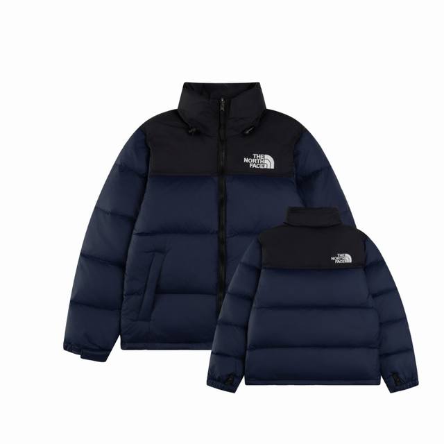 北面1996经典款 The North Face 的字面含义为山的最寒冷、最艰难一面。它也是The North Face 的产品能够发挥功能的地方。The No