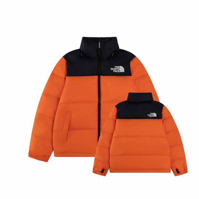 北面1996经典款 The North Face 的字面含义为山的最寒冷、最艰难一面。它也是The North Face 的产品能够发挥功能的地方。The No