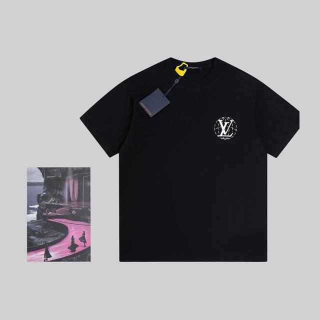 款号：GT-4-1 颜色：黑色 礼盒包装 Size XS S M L lV员工服短袖T恤，路易家25SS Uniforms For Pharrell UN蓝与秀