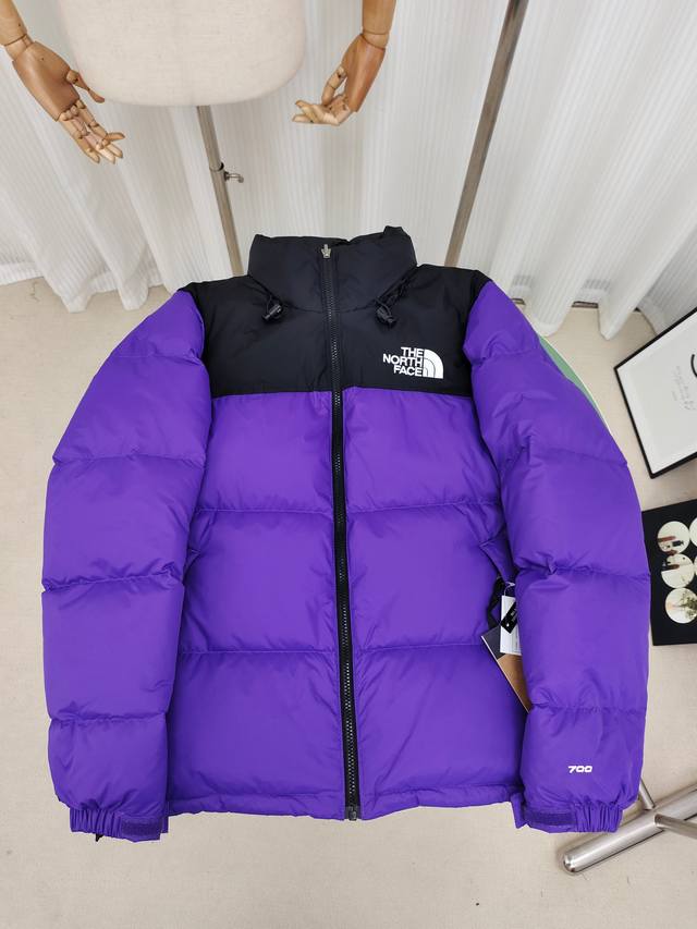 The North Face 北面经典96款羽绒服，内里填充高品质高蓬广检鸭绒，高密度户外轻度防水材料，YKK吉田ISO9000品质顶级ZP拉链，里衬用运高端羽