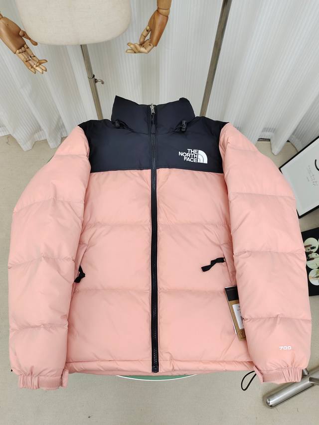 The North Face 北面经典96款羽绒服，内里填充高品质高蓬广检鸭绒，高密度户外轻度防水材料，YKK吉田ISO9000品质顶级ZP拉链，里衬用运高端羽