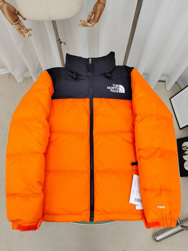 The North Face 北面经典96款羽绒服，内里填充高品质高蓬广检鸭绒，高密度户外轻度防水材料，YKK吉田ISO9000品质顶级ZP拉链，里衬用运高端羽