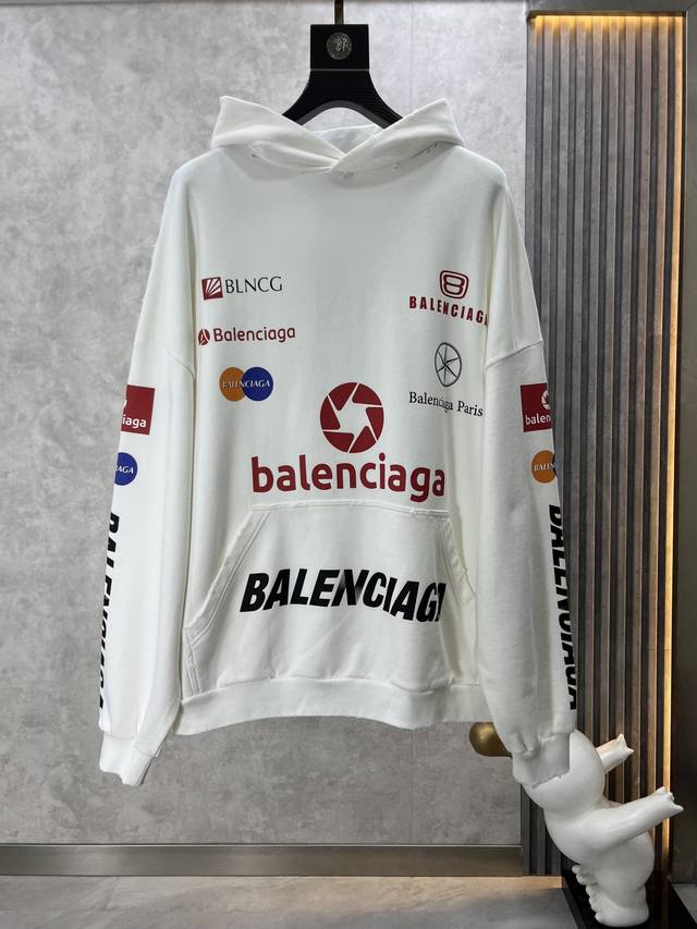 Balenciaga 巴黎世家 Ss秋冬新款高克重重磅连帽卫衣出货啦！！ 定制高克重纯棉面料 搭配当下流行重工工艺 做工走线精细 面料上身舒适 三标齐全 超帅上