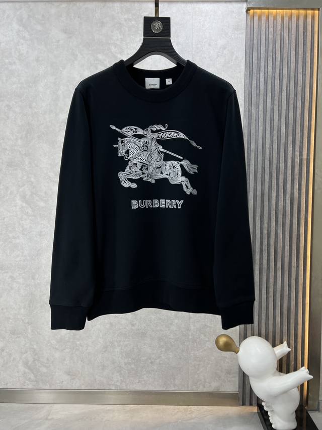 Burberry 巴宝莉 Ss秋冬新款高克重重磅圆领卫衣出货啦！！ 定制高克重纯棉面料 搭配当下流行重工工艺 做工走线精细 面料上身舒适 三标齐全 超帅上身 Q