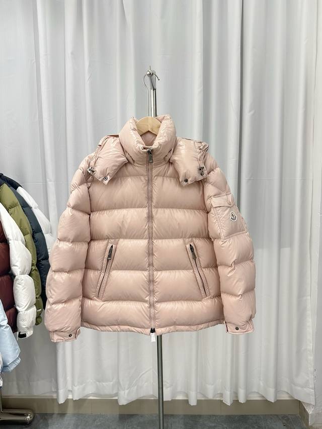 顶级版本 Moncler 蒙口 Maire女款短款羽绒服演绎玛雅经典 面料：科技尼龙亮漆面 粉色 黑色 白色尺码：1 2 3 4 5码 高度蓬松超标90鸭绒填充 - 点击图像关闭