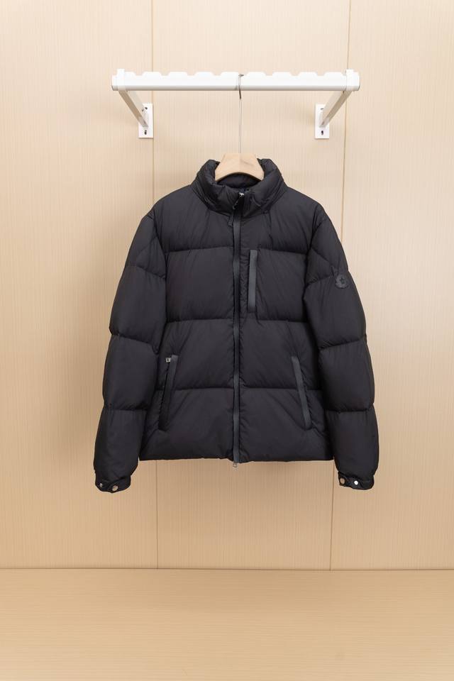 挂拍图 顶级版本 Moncler 蒙口23Fw Besbre 皮拉链短款炸裂新品 设计时尚百搭舒适透气、隐藏帽~支持nfc芯片感应 官网同步发售简单大气设计~并