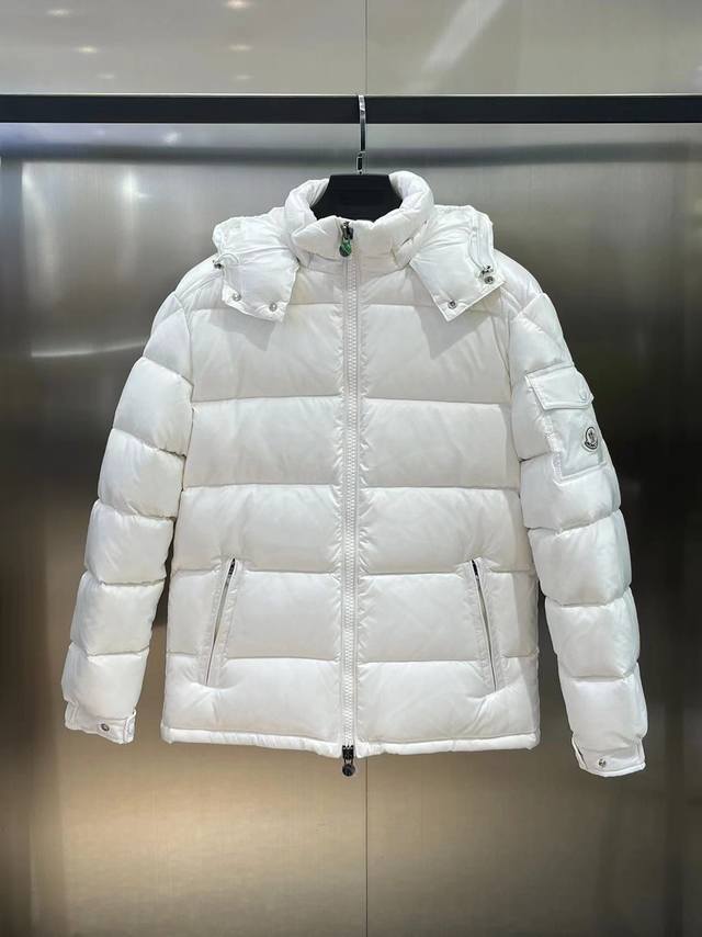 广州高版本 顶级货 经典* A 顶级原版moncler 蒙家盟可睐#Maya玛雅 陈奕迅同款 羽绒夹克。 描述： 受到80年代标致性外套的影响，Maya夹克以现