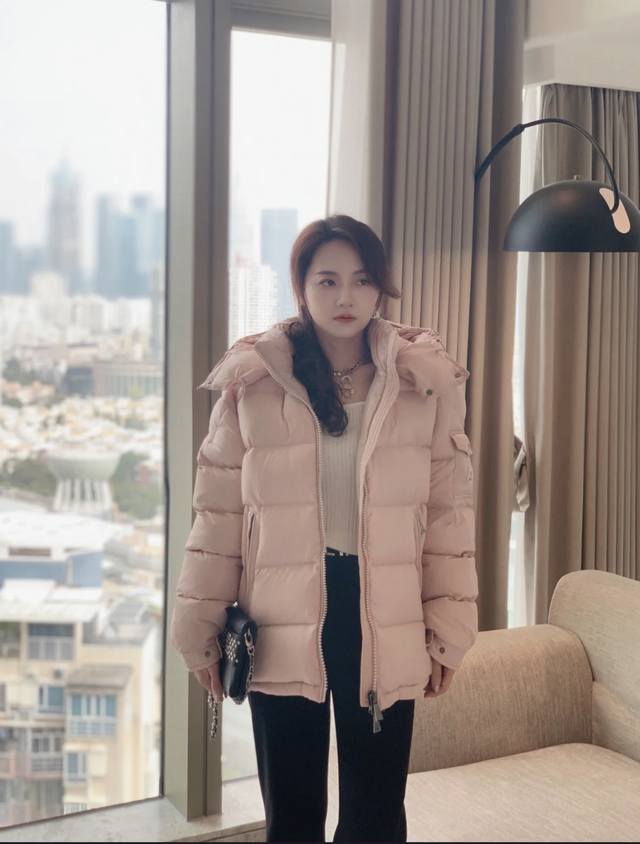 特级羽绒 Moncler Maire柜台经典色.水粉 蜜桃粉 经典短款女士羽绒服夹克外套. 95鹅绒填充，850+蓬松度 女玛雅 如果你在柜台见过,摸过,市面上