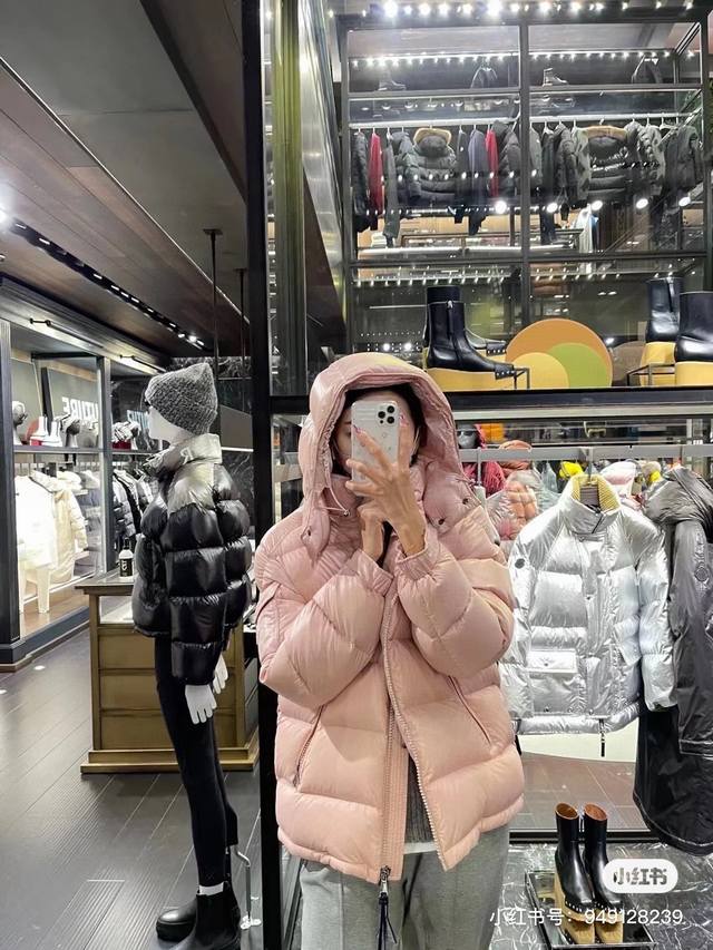 特级羽绒 Moncler Maire柜台经典色.水粉 蜜桃粉 经典短款女士羽绒服夹克外套. 95鹅绒填充，850+蓬松度 女玛雅 如果你在柜台见过,摸过,市面上