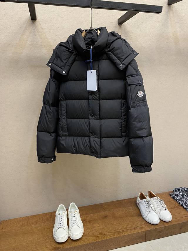 Moncler，男士雾面玛雅短款羽绒服 入秋第一款男士系列 标志logo图案 Ss品控渠道 高端品相上身效果相当好看。Moncle*盟可睐 蒙口vezere羽绒