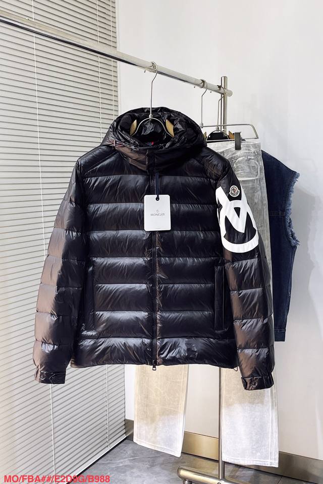 B988 Mo蒙口moncler｜23Ss新款 王一博同款 Saulx系列羽绒服 Saulx连帽羽绒夹克采用光面nylon Laqué面料制成，是moncler