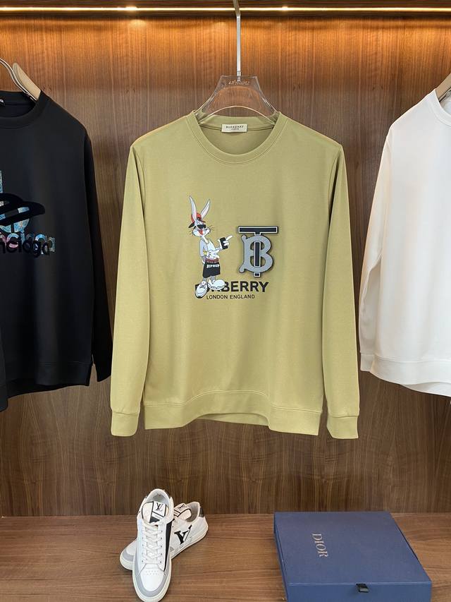 Burberry巴宝莉 2024秋冬男士卫衣新品，春季必备新品，经典款套头卫衣、甄选高克重卫衣面料，新工艺搭配，还原高级订单细节，穿着非常舒适，低调不失奢华，上