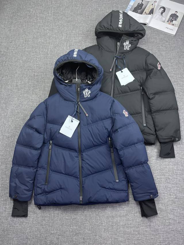 Moncler 蒙口今年的羽绒服开场爆炸来袭，全世界限量首发，德国专柜超级vip专享款，专柜售价达18200+，全球6月独家首发就一扫而空，又是一个剁手款，明星