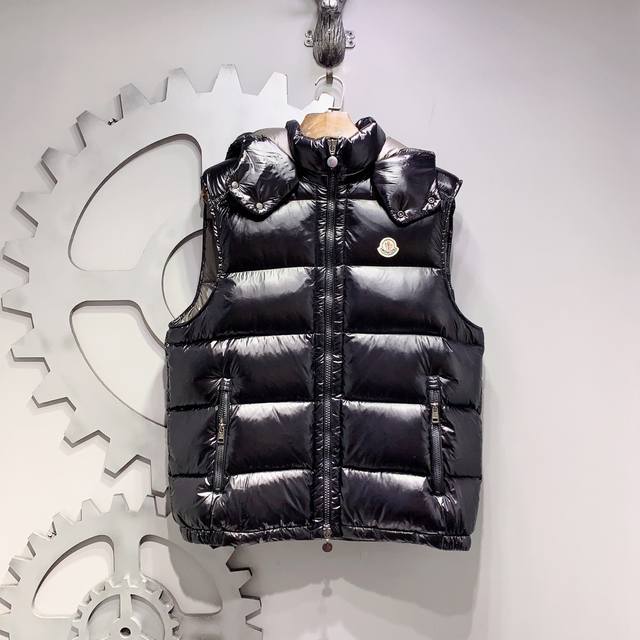 羽绒马甲 Moncler 蒙口 专柜新品，只做顶级版本 专柜原版购入 原厂五金面料细节随意对比专柜 采用顶级95白鸭绒 填充量超饱满 秒杀一切市场通货 码数:1