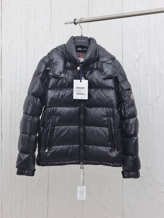 灰色内里带芯片 Moncler* 蒙口24新款经典款maya玛雅羽绒服外套 看我们独家的充绒大朵绒！三维立体的绒朵，而不是单根绒丝，冬天真的要穿这种一朵一朵的羽