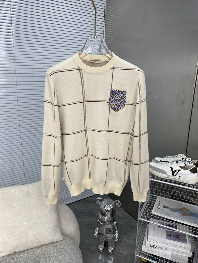 Burberry巴宝莉 2024秋冬圆领毛衣，高品质系列，细独有的线条设计散发着浓郁的英伦风情，极具现代感亦承袭了传统理念。优质面料更加光滑，柔顺，透气。精致的