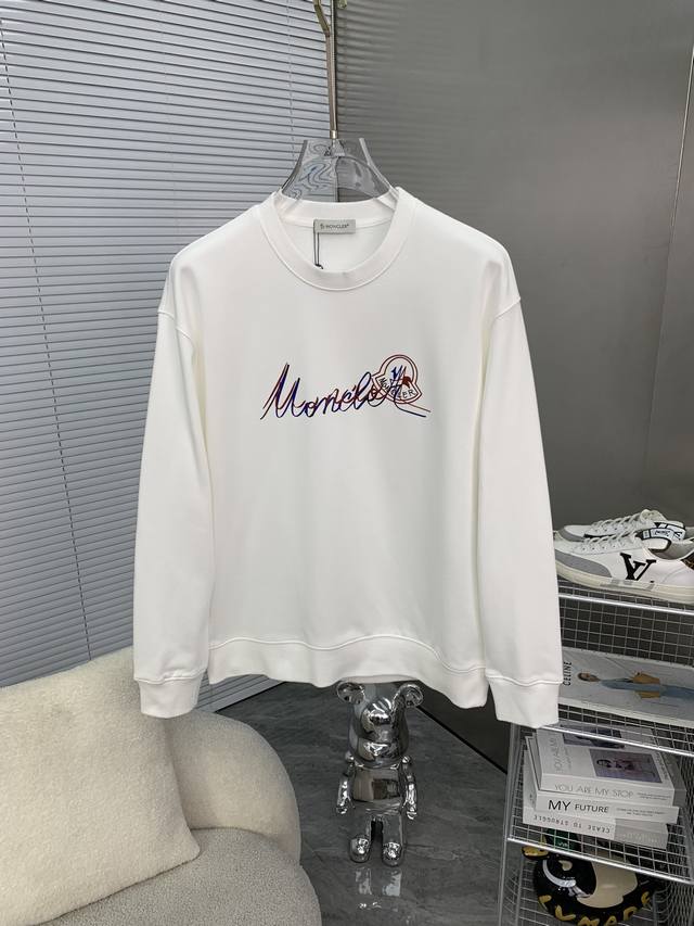 Moncler蒙口 秋冬新款高克重380克重磅卫衣出货啦！！ 定制高克重纯棉卫衣面料 搭配当下流行重工工艺 做工走线精细 面料上身舒适 男女同款，版型微阔 尺码