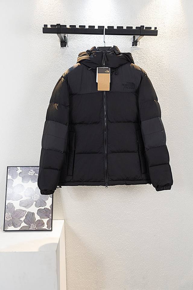 顶级版本 款号b8018 ｜北面 Nuptse Hoodie 22F紫标系列羽绒服 它采用最新技术进行了更新。一款抗风能力很强的羽绒服。Gore-Texinfi