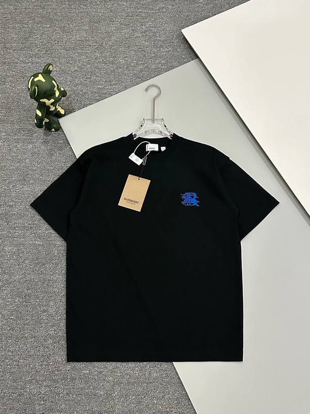 品版本] Burberry巴宝莉2025Ss新版。胸前刺绣bt战马logo，后幅刺绣组合麦穗和战马短袖t恤.原版开模，重磅双280G32支纯棉洗水手感，前后片高