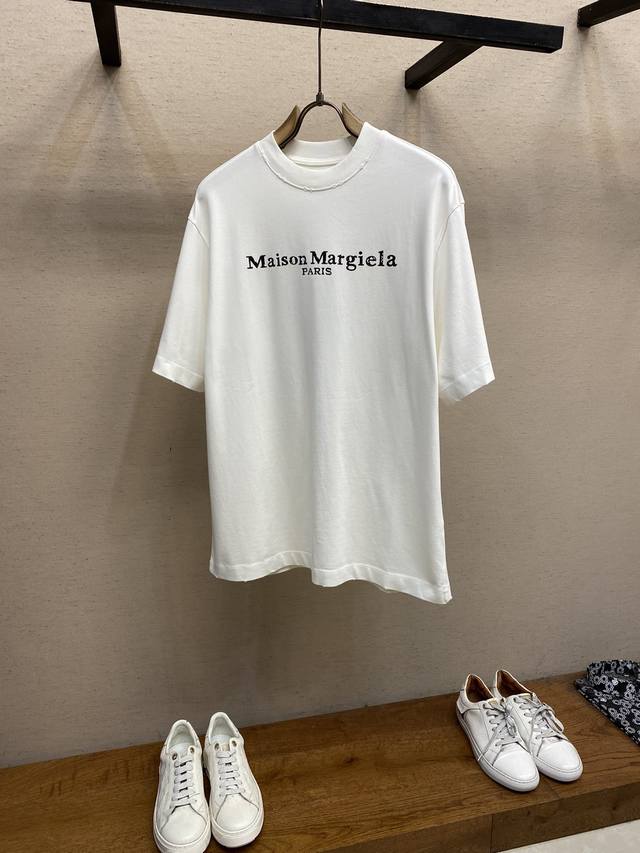 Maison Margiela 马吉拉 残旧印花半袖t恤 重磅纯棉成衣洗水破坏 好休闲百搭的一款 上身很舒适 特别适合我这种喜欢舒适穿着 #百搭款 #马吉拉＃若