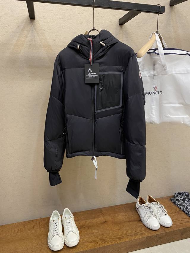 Moncler Grenoble Mandres男士短款羽绒夹克外套 Mandres羽绒夹克采用longue Saison面料制成，为户外活动提供轻盈保护。 这