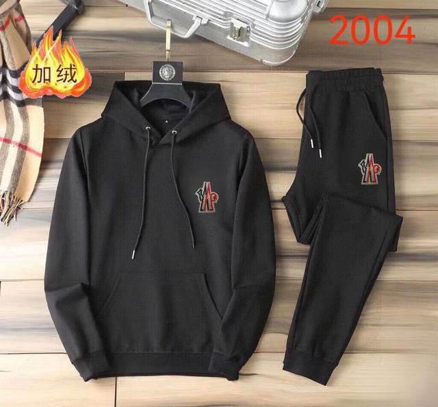 直 品牌 Moncler 蒙口 加绒加厚 2024秋冬新品 ，明星最爱时装味休闲套装，干净利落剪裁 ，都市风十足 采用精品定制面料，内里保暖效果极佳，手感软糯干