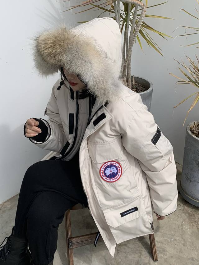 正品代购级 新款 Canada Goose 加拿大鹅 08款 为南极洲科学家而设计 因温暖风靡全球 面料采用8515Tc 85%聚酯纤维15%纯棉 填充625蓬