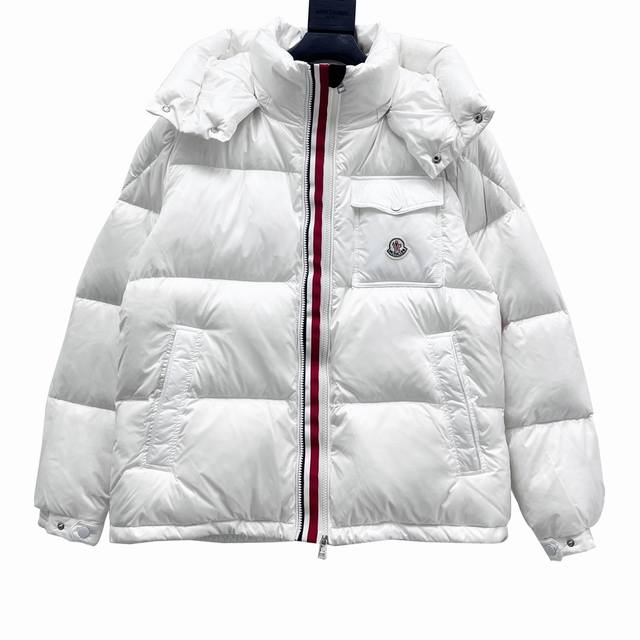 纯羽绒 区别市面掺棉版本 款号y106 Moncler 蒙口 20Fw 口袋徽标白色彩带羽绒服 面料是经典尼龙漆皮材质，美国进口内里胆布，高密度+防钻绒科技涂层