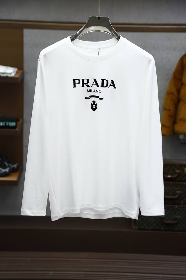 Prada普拉达-2024Aw秋冬新品，男士胸前经典 Cc Logo刺绣基础款圆领长袖t恤打底衫！贸易公司渠道稀出，同步gw发售，选用客供进口26S双纱纯棉材质