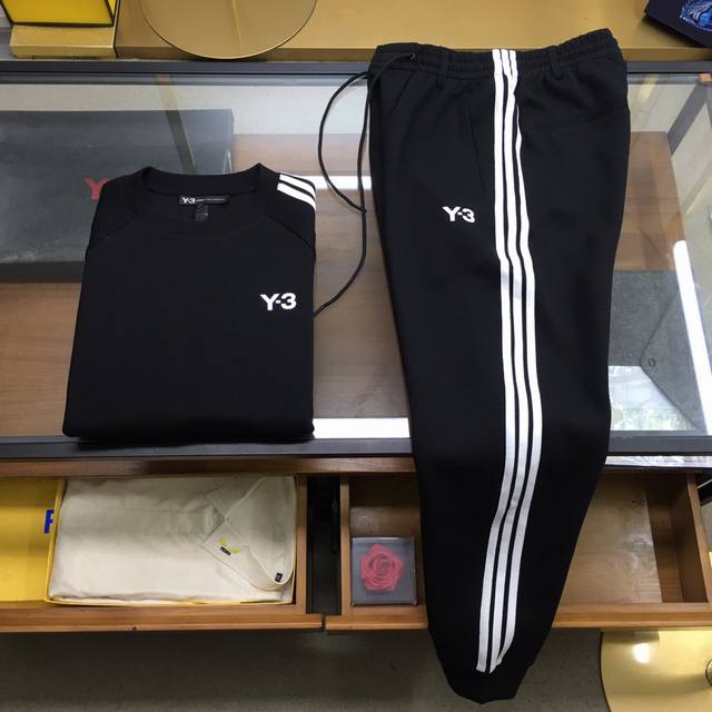 新品套装上衣 裤 Y-3 2024秋冬 Aw Y*3 家经典中的经典三条杠压条logo卫衣套装 专柜同步，专业定制原版级七明治双面面料，区别毛圈卫衣面料掉毛烦恼