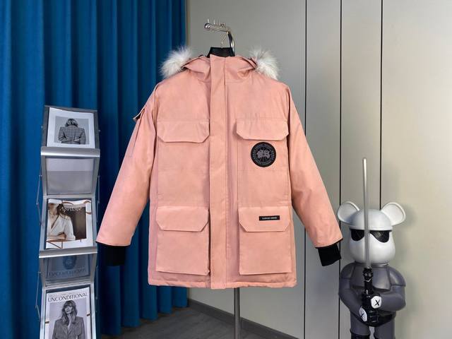 Canada Goose 加拿大鹅 远征 Expedition羽绒服-沙皮粉 女生专属 面料采用feather-Light 10D防水涂层面料 由84.5的聚酯