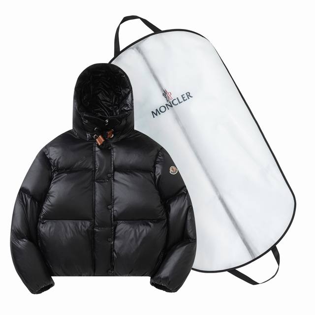 配防尘袋 Moncler 蒙口 24Ss短款面包连帽羽绒服 最新款式 轻量longue Saison尼龙羽绒夹克，Dist认证，绗缝设计，落肩设计，抽绳兜帽，袖