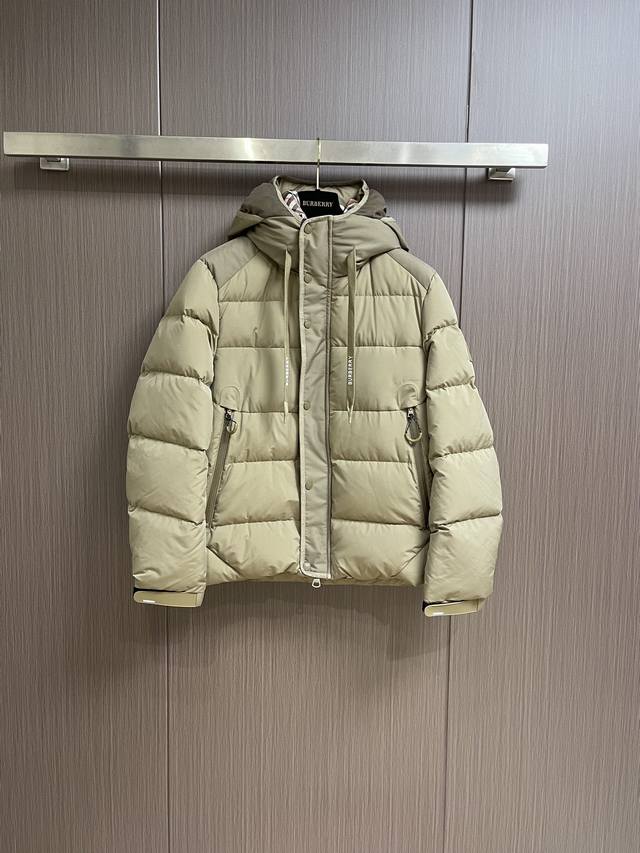 Burberry 2024Ss新款男士面包服羽绒服、面料柔软舒适．上身版型超赞．拉链．辅料都是客供、进口面料，轻便舒适，保暖有型、简单大方款式！轻便保暖、秋冬御