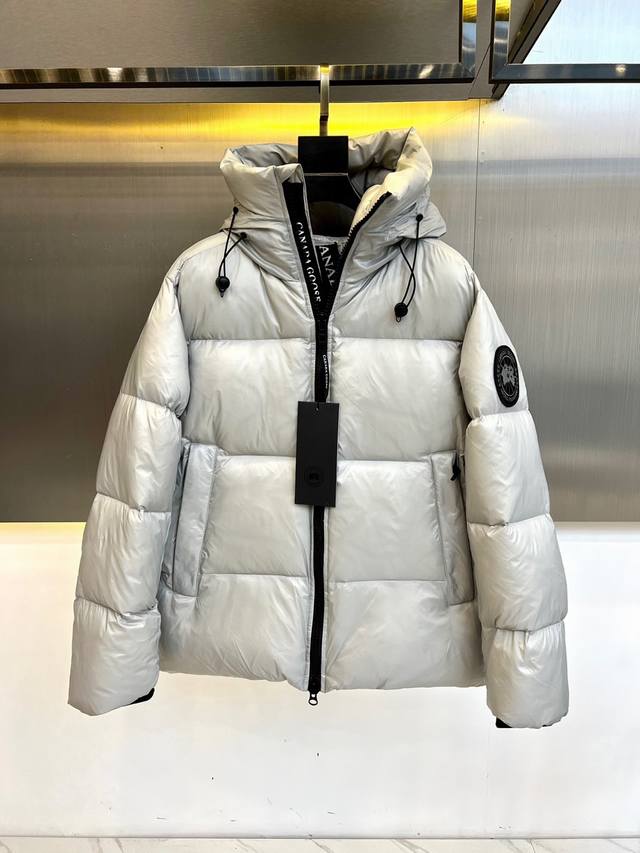 Canada Goose 加拿大鹅24Fw新款crofton防寒保暖连帽泡芙羽绒服。Crofton 系列的新款让您彰显不同。 这款日常常备单品采用我们的可持续f