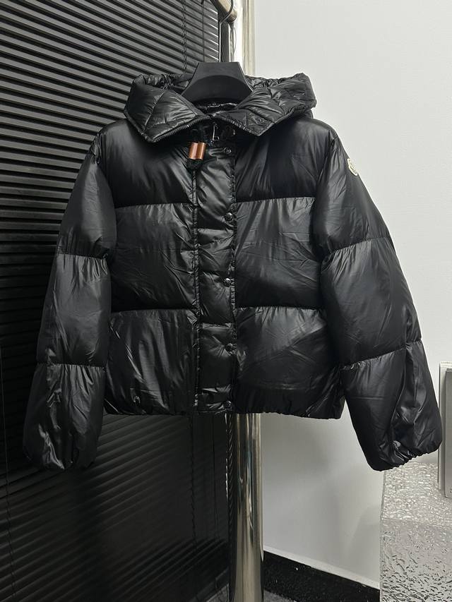 Moncler 蒙口24Ss新款二合一连帽面包款小羽绒服borey斗篷式外套 百搭显瘦保暖的一款面包服 厚度面包款 上身不厚重 超保暖 长度不挑身高 版型减龄