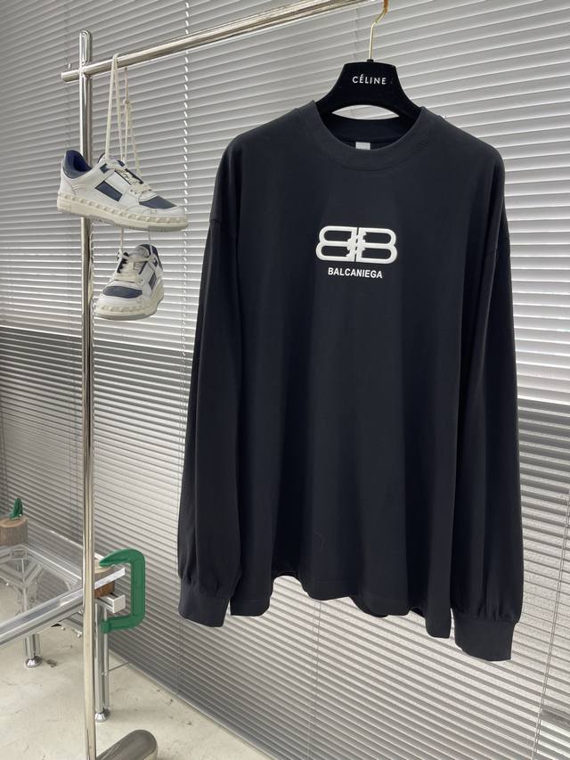 Balenciag 重磅推荐！2024秋冬新品 专柜在售 时尚高端男装长袖t-转寄必备单穿打底都可以 胸前logo印花个性时尚 极为亲肤舒适 摸上去非常的细腻，