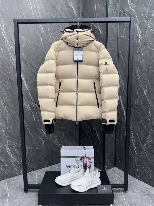 价格上错 特级羽绒moncler Montgetech高端男士短款羽绒夹克外套.柜台2W开外的高端单品.面料真是好的不要不要的.高端客必入单品. Montget