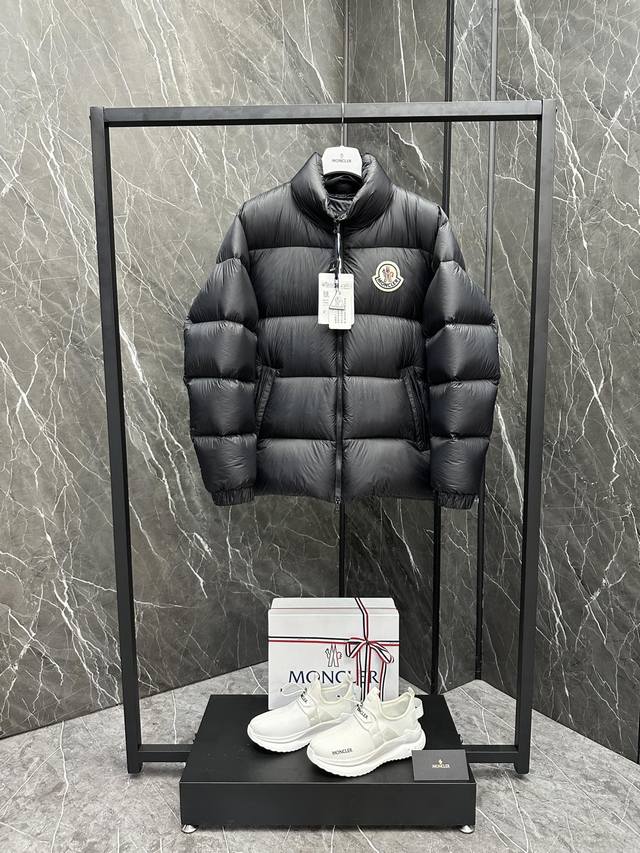 特级王炸moncler Citala短款男士羽绒服夹克外套.放眼望去,市面版本一个能打的都没有.130W+一吨的特级欧规鹅颈绒填充.850+的蓬松度,我比市面版