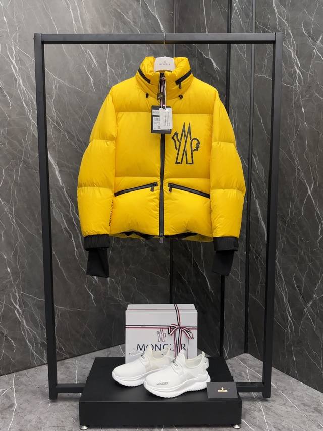 特级羽绒moncler Grenoble Verdons男士短款羽绒夹克.特级鹅绒填充.填充超级饱满,填充比市面版本高出1.5倍标配全套grenoble专用礼盒