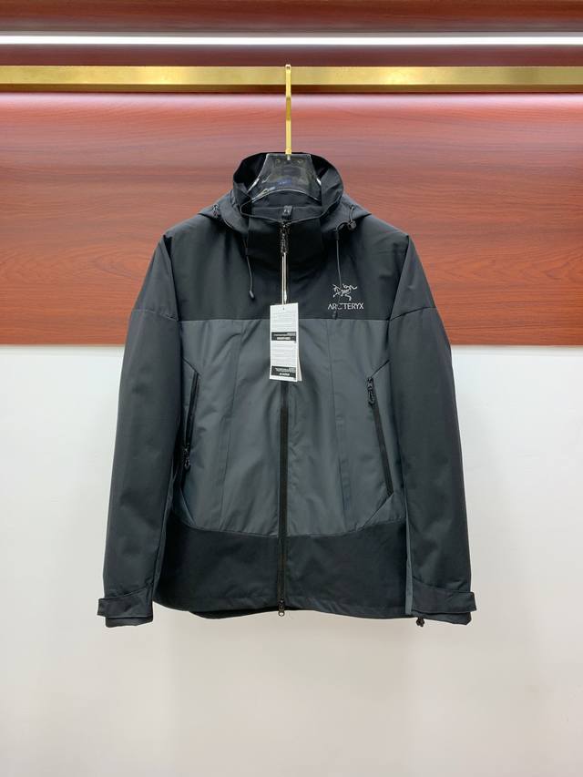 Arc’Teryx*始祖鸟24Ss新款轻薄硬壳冲锋衣 百搭户外男女同款 采用原厂gore-Tex科技面料 细节辅料全部同步gtx材质严密防风！不易脏污，打理起来