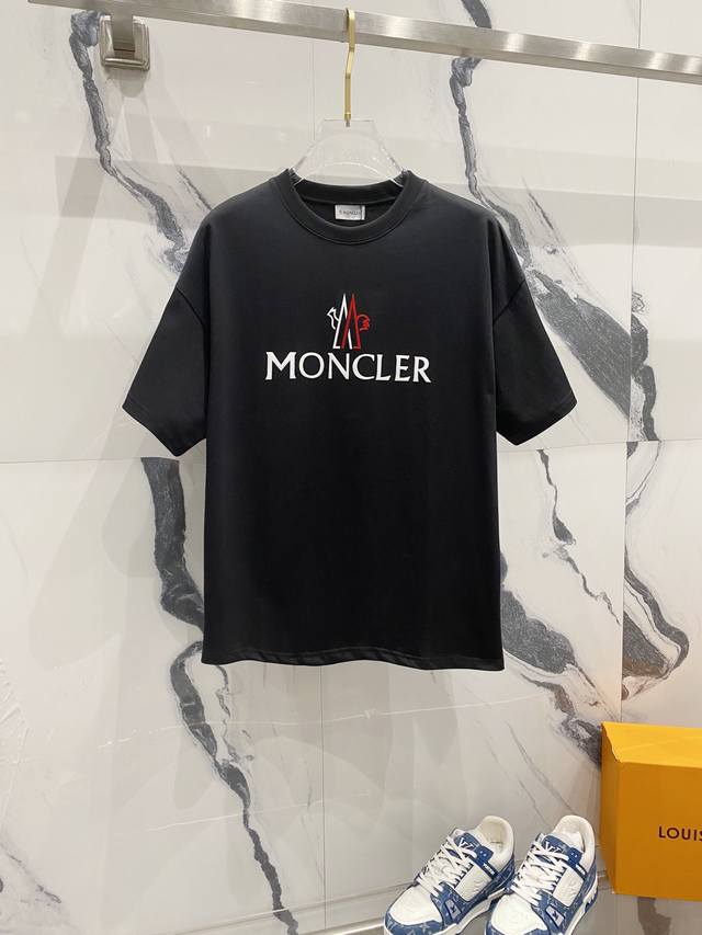 Moncler 蒙口 260克圆领短袖t恤 简约字母红白logo印花 手袖小徽章 官方同步 高版本 高品质 时尚个性 百搭潮流 纯原品质 原版面料 吊牌 领标